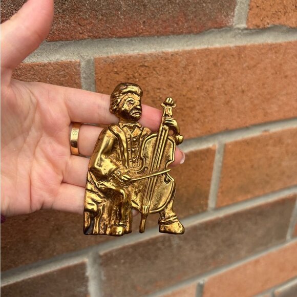 Rare Unique Extra Large Gold-Tone Man Playing Cello Brooch - Picture 5 of 6
